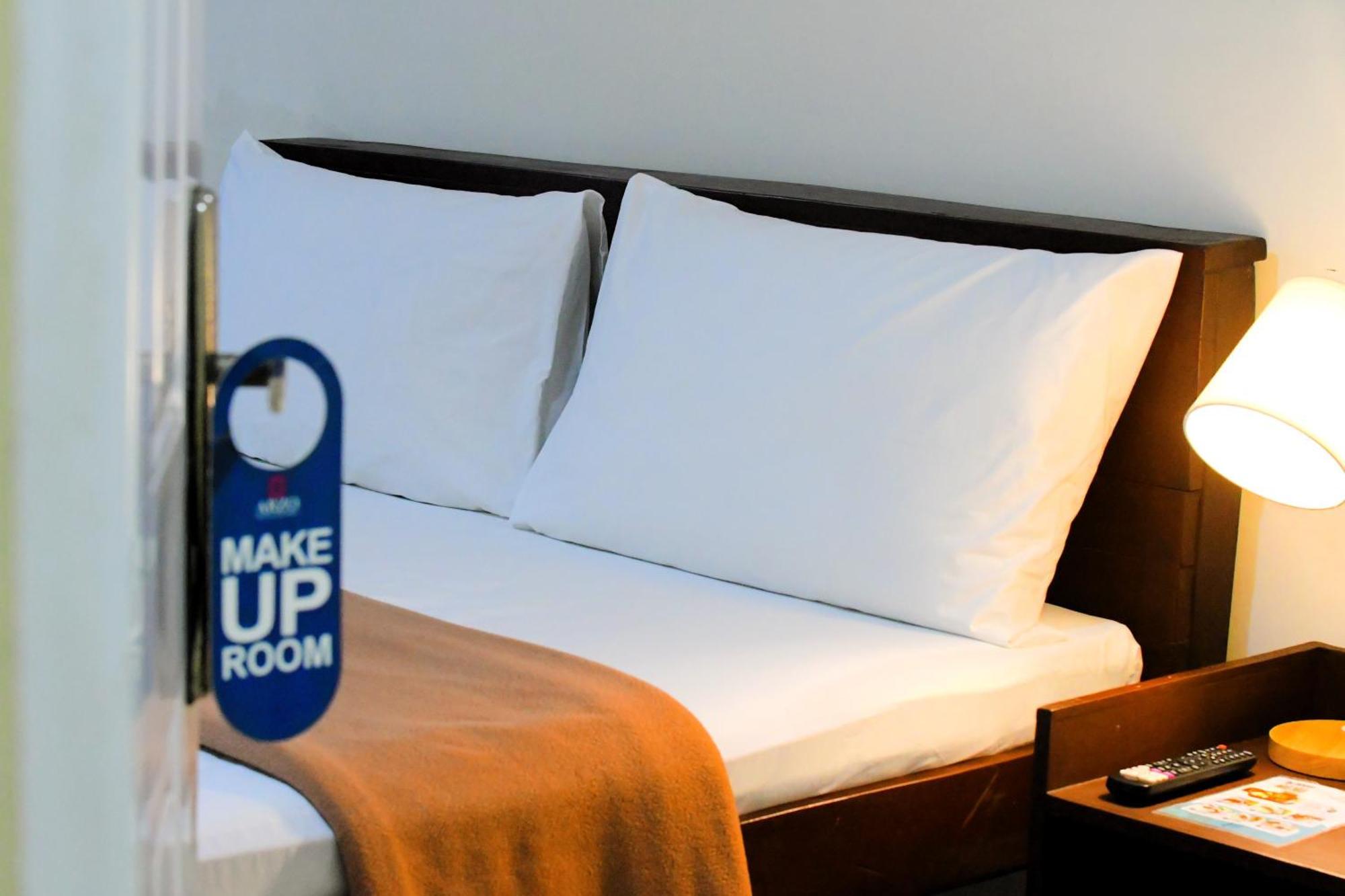 Arzo Hotel Makati Макати Экстерьер фото