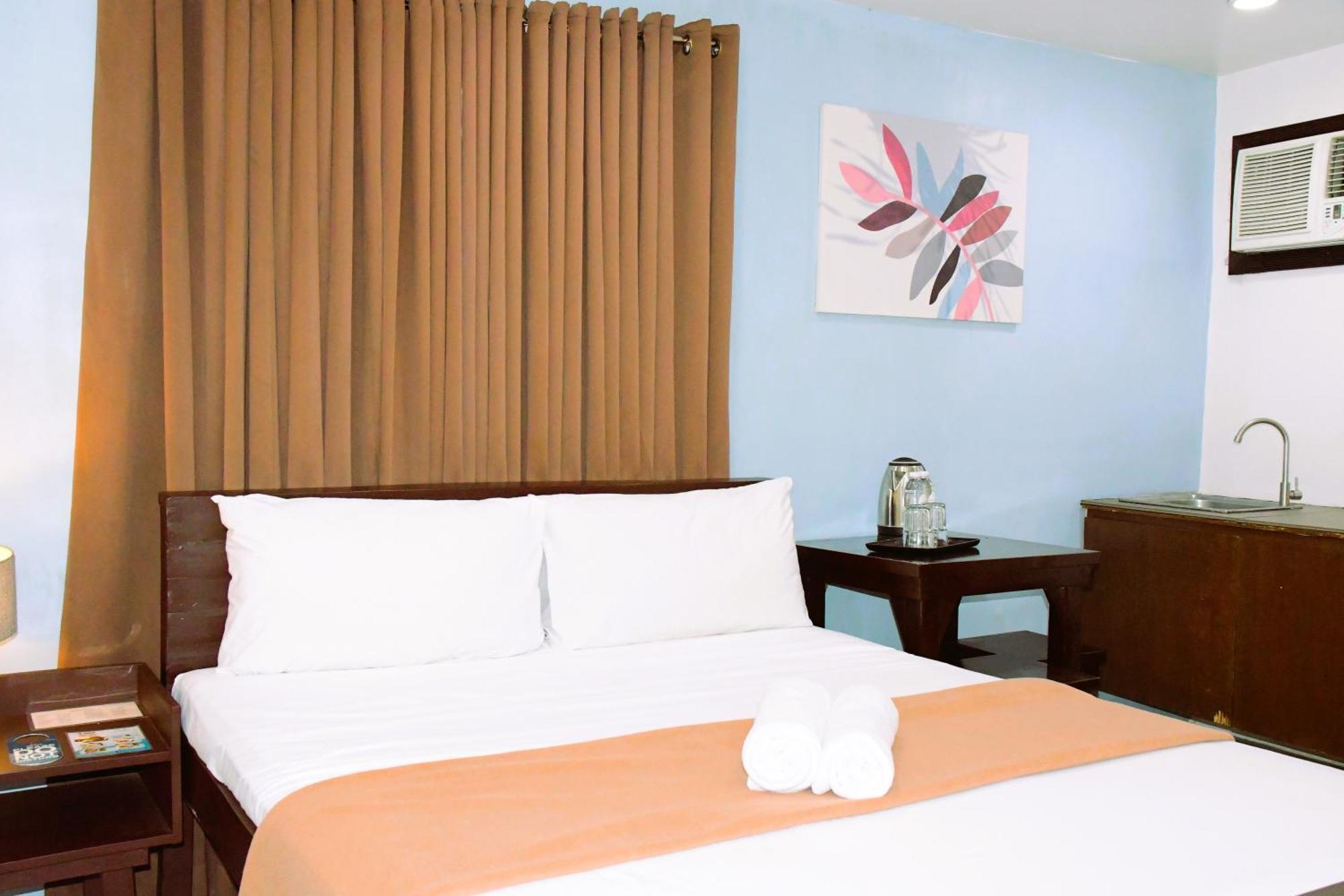 Arzo Hotel Makati Макати Экстерьер фото